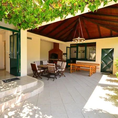 Nature Retreat - Three Bedroom With Pool