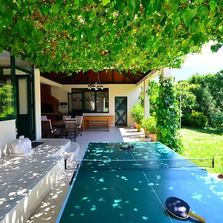 Vila Nature Retreat - Three Bedroom With Pool