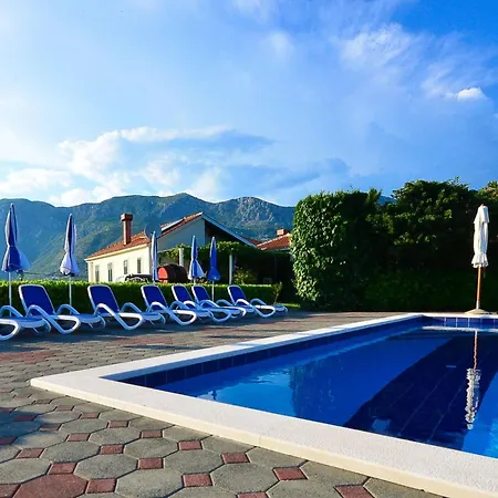 Nature Retreat - Three Bedroom With Pool Vila *